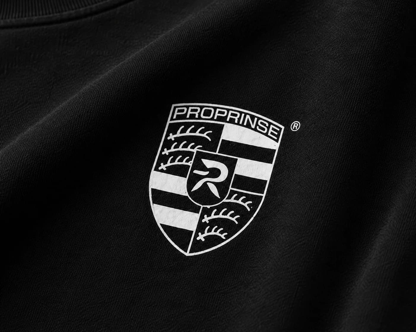 Front crest print, close up